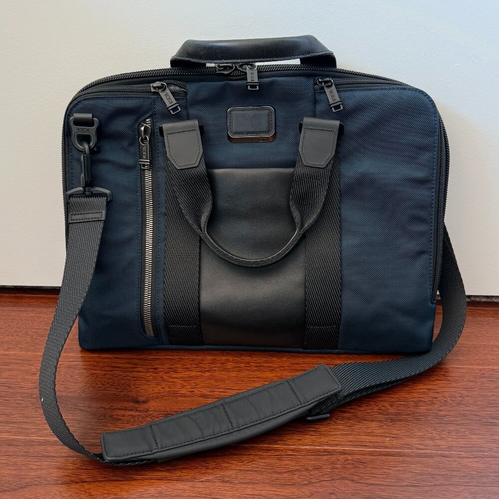 Tumi Aviano 232390 Slim Briefcase Navy